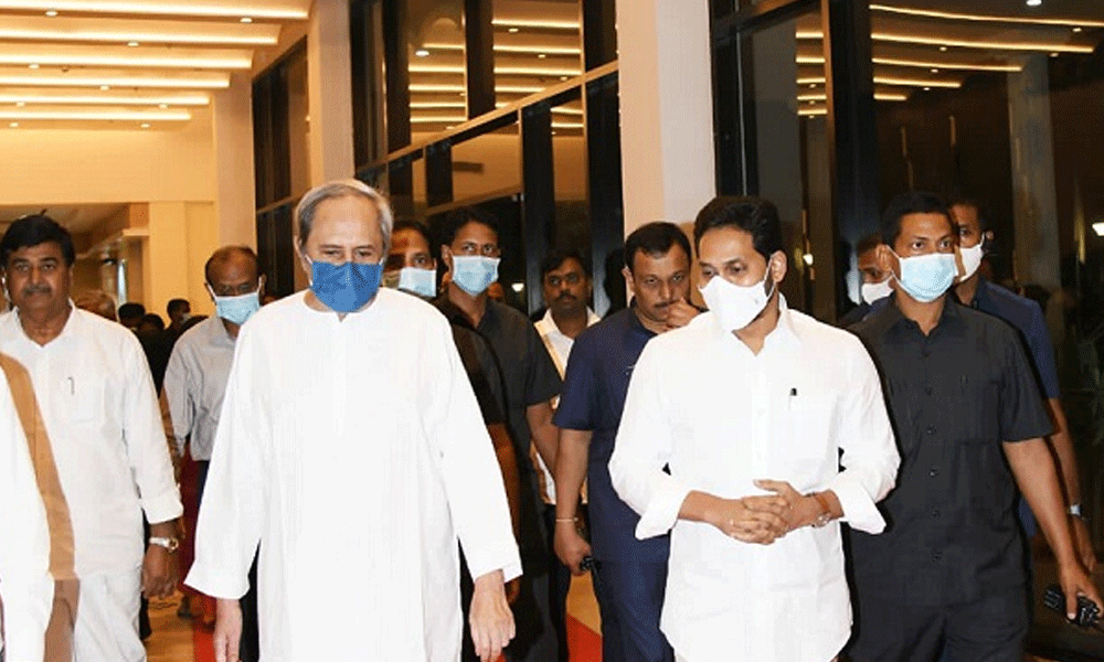 జగన్ అండ్ నవీన్ ...ఈసీ వ్యతిరేక పోరాట బాట ? – movies