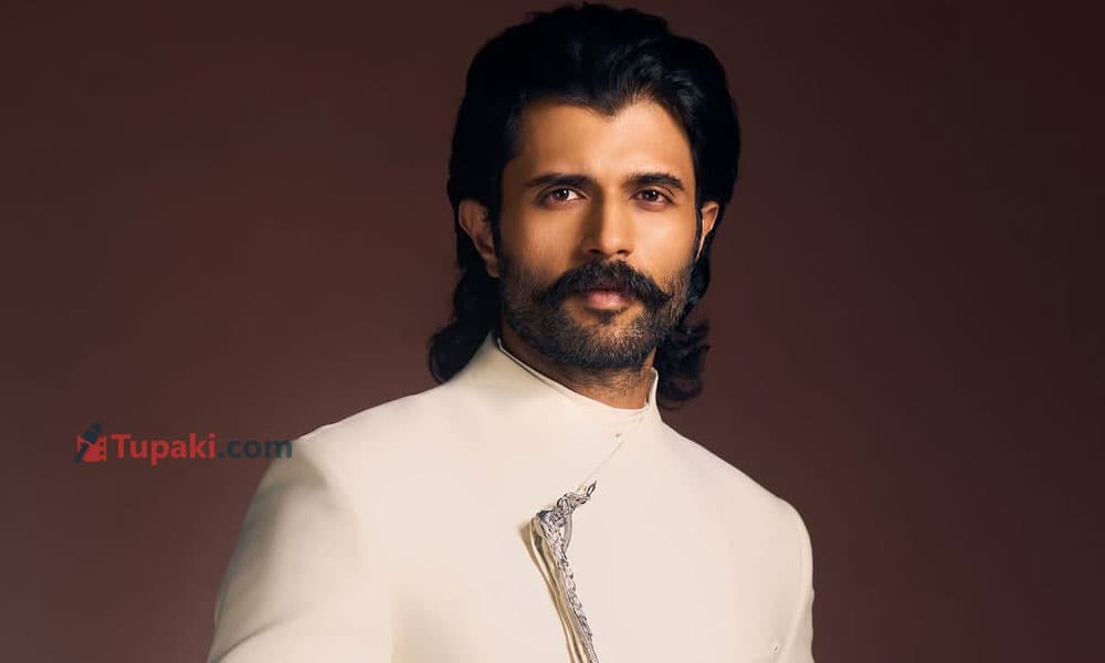 క్లాసీ లుక్‌తో విజయ్ దేవరకొండ సందడి.. బ్రాండెడ్ అవుట్‌ఫిట్‌తో అదరగొట్టేశాడు!