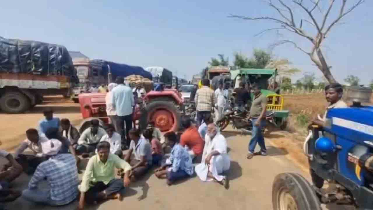 Maize Farmers Protest In Nagar Kurnool Limits 2400199