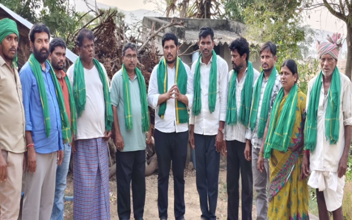 స్థానికులకే ఉద్యోగాలివ్వాలి.. ఛలో కొత్తగూడెంను జయప్రదం చేయండి