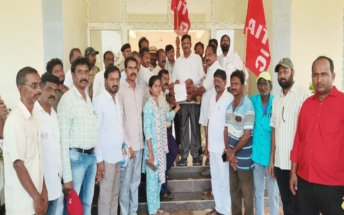 మెడికల్ ఫిట్ అయిన వారసులకు వెంటనే నియామక పత్రాలు ఇవ్వాలి