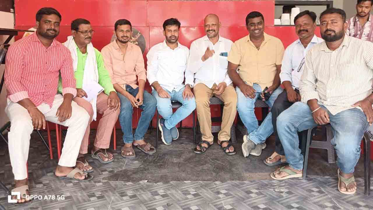 కల్లాల్లోనే ధాన్యం, రైతుల కళ్లల్లో కన్నీరు.. పట్టించుకోని ప్రభుత్వం