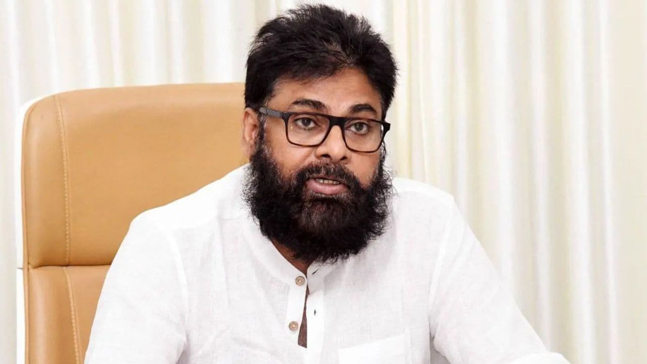 పవన్ కల్యాణ్ కు తెలంగాణ పోలీసుల షాక్ .. నో పర్మిషన్