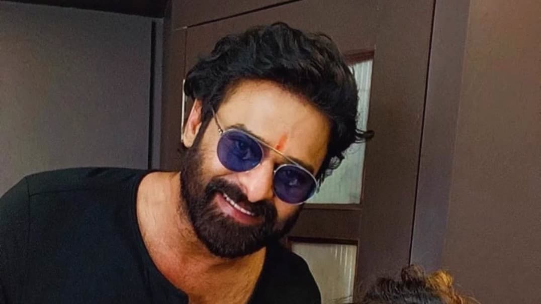 స్పిరిట్' సెట్స్ నుంచి ప్రభాస్ ఫొటో షేర్ చేసిన స్టైలిస్ట్.. ఇంటర్నెట్ లో రచ్చ