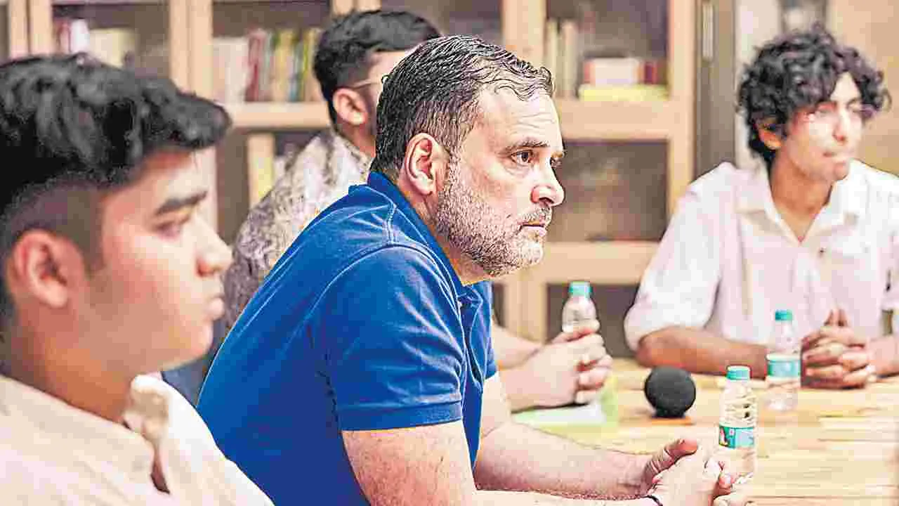 సీబీఎస్ఈ జవాబుపత్రాలు ఫోన్లతో స్కానింగ్