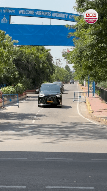 మెగాస్టార్ చిరంజీవి ఎయిర్ పోర్ట్ దృశ్యాలు