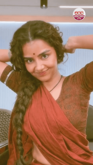 బ్రౌన్ చీరలో అనుపమ పరమేశ్వరన్ అందాలు!