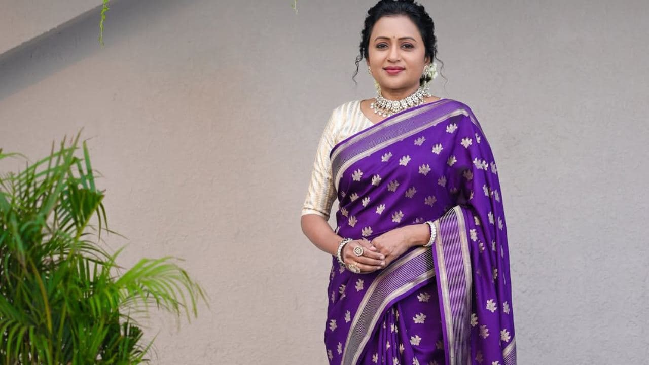 పాపం.. కార్ రోడ్డు మీద వదిలేసి పరిగెత్తిన యాంకర్ సుమ