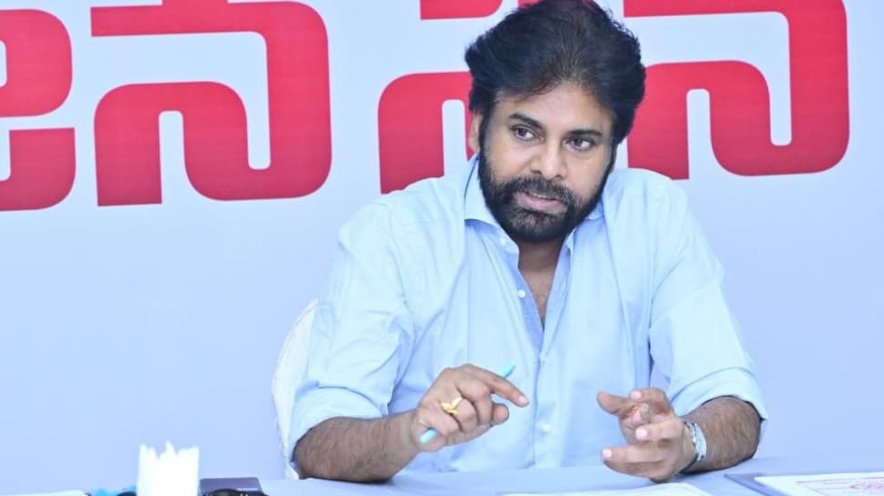 Deputy Cm Pawan Kalyan Fire On Prof Nageshwar In Rajhamundry Janasena Party Meeting 312608