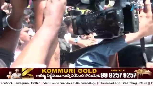విక్టరీ సింబల్ చూపిస్తూ పోలీస్ కారు ఎక్కిన బాల్క సుమన్.. అరెస్ట్ విజువల్స్ వైరల్