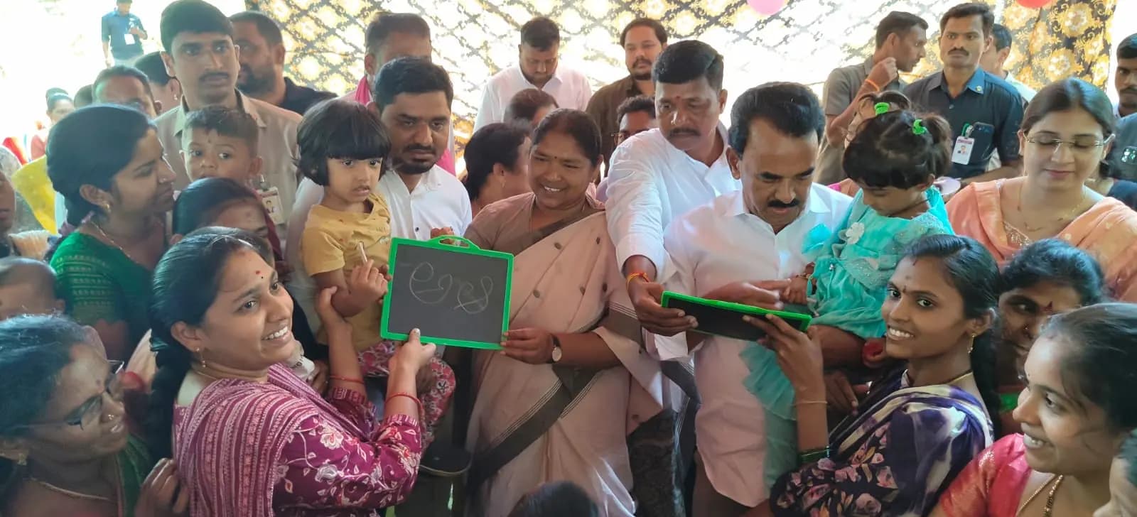 చిన్నారులను నైపుణ్యాలతో తీర్చిదిద్దడంలో అంగన్వాడి కేంద్రాల పాత్ర