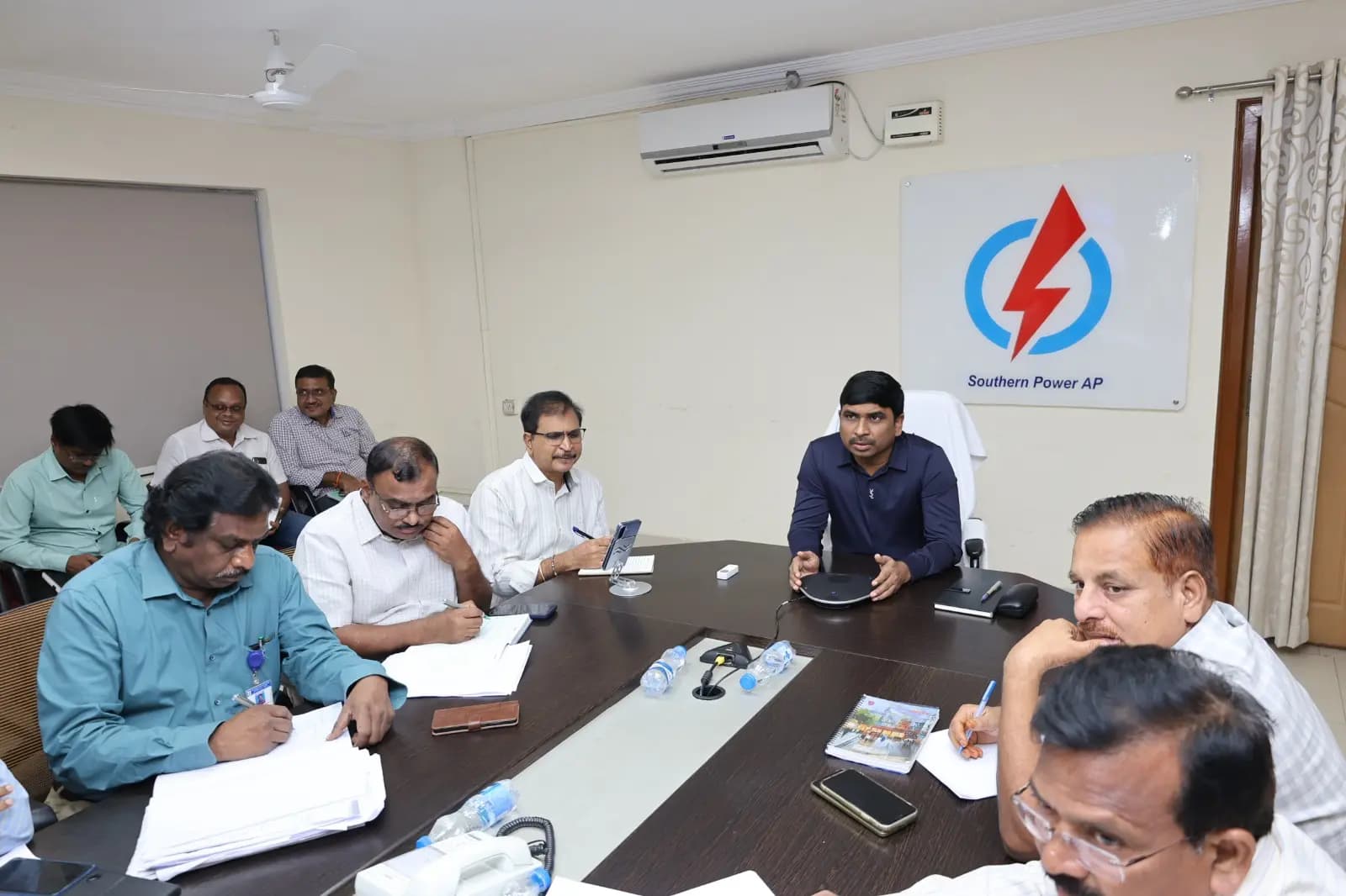 విద్యుత్ సమస్యల పరిష్కారానికి ప్రాధాన్యం