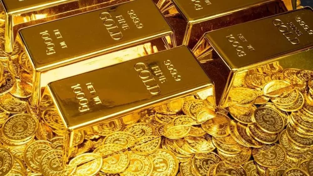 స్వల్పంగా తగ్గిన పసిడి ధరలు