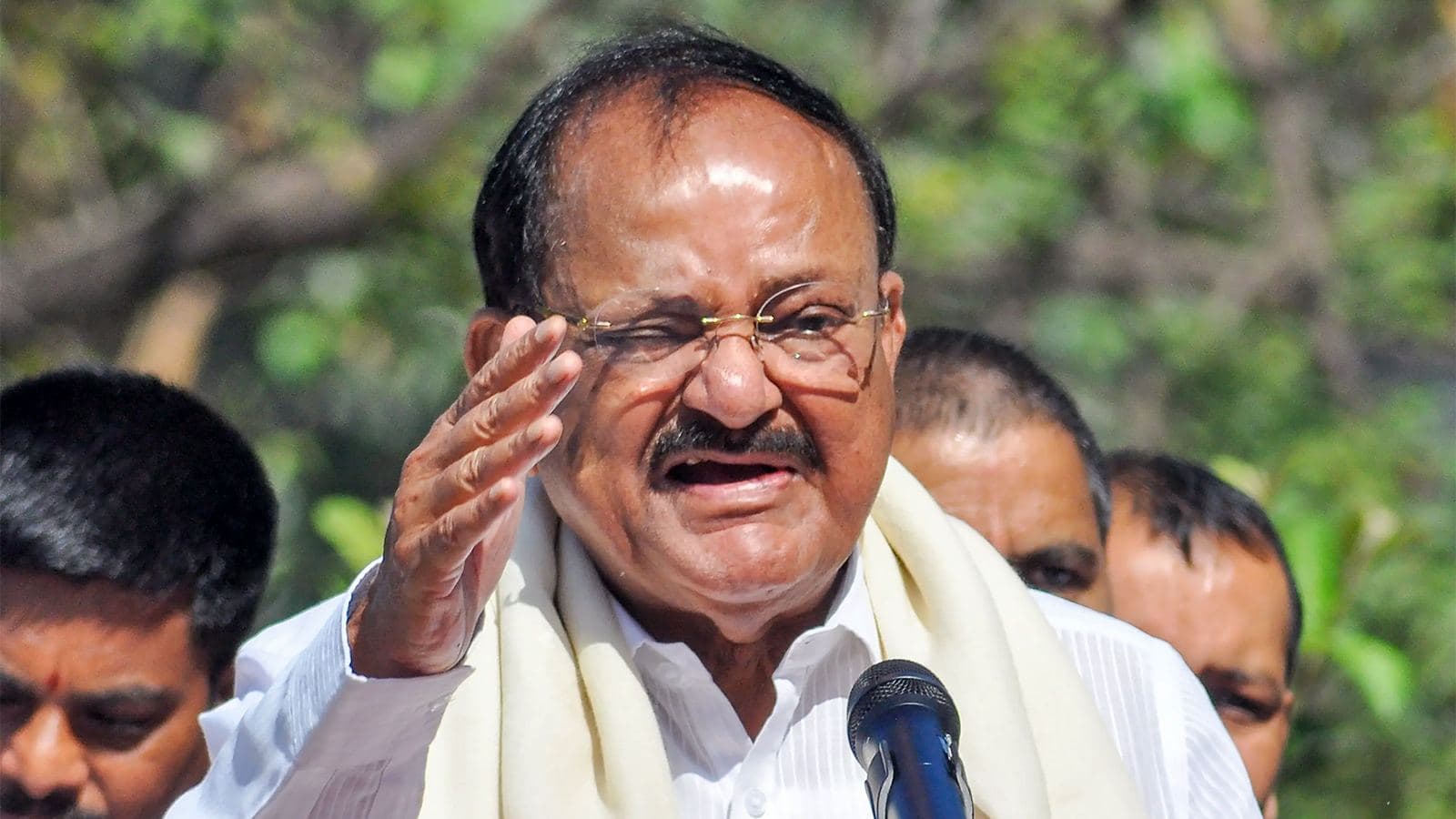 విపక్షాల విమర్శలకు వెంకయ్య సూటి ప్రశ్న…