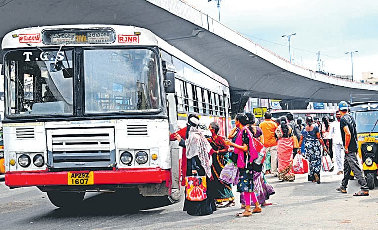 టికెట్ ధరలపై డిస్కౌంట్ కట్