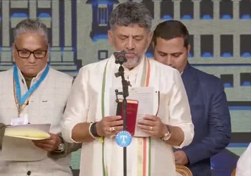 కర్ణాటక కొత్త సీఎంగా డీకే శివకుమార్ ప్రమాణ స్వీకారం