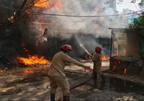ఢిల్లీ రెస్టారెంట్ లో ఘోర అగ్నిప్రమాదం... 21 మంది సజీవ దహనం