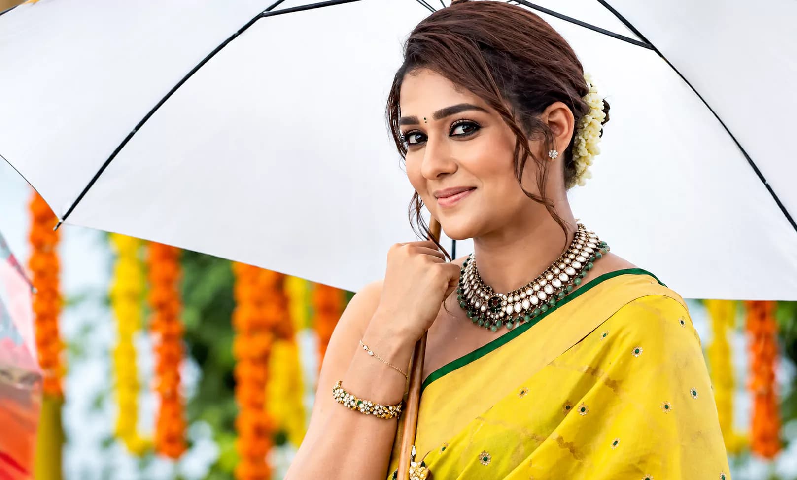 నయనతార వైట్ బికినీ ఫోటోలు వైరల్: ఏఐ వాడారా!