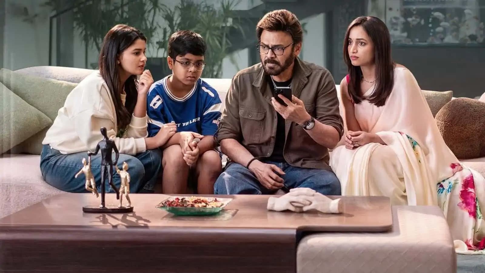 వెంకటేష్ ఫ్యాన్స్‌కు గుడ్ న్యూస్: ‘ఆదర్శకుటుంబం’ రిలీజ్ డేట్ లీక్ చేసిన తమన్.!
