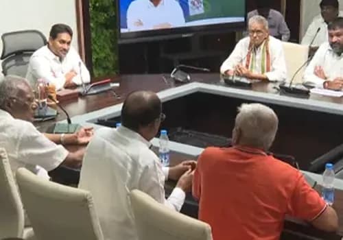 జగన్ తో అమరావతి రైతుల భేటీ.. ట్విస్ట్ ఏంటో తెలుసా