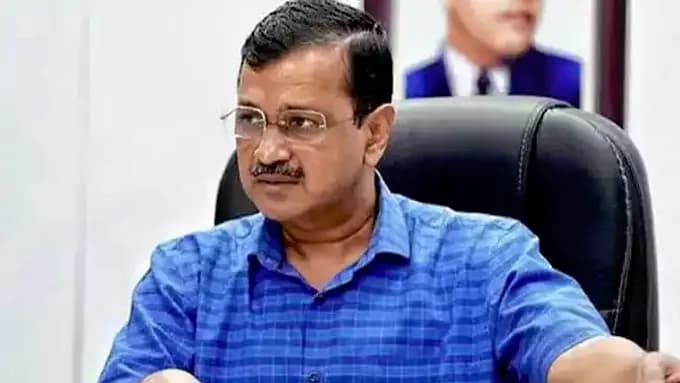 కేజ్రీవాల్ను అదుపులోకి తీసుకున్న పోలీసులు కేజ్రీవాల్ను అదుపులోకి తీసుకున్న పోలీసులు