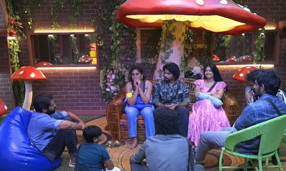 Bigg Boss Telugu 10: హౌస్లోకి ఆ ఐదుగురు.. ఇక అసలు ఆట మొదలు..! Bigg Boss Telugu 10: హౌస్లోకి ఆ ఐదుగురు.. ఇక అసలు ఆట మొదలు..!