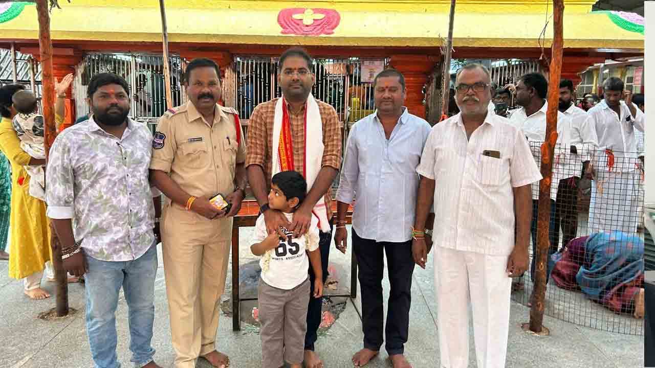 కొండగట్టు అంజన్నను దర్శించుకున్న పెద్దపల్లి జిల్లా కలెక్టర్ కోయ శ్రీహర్ష