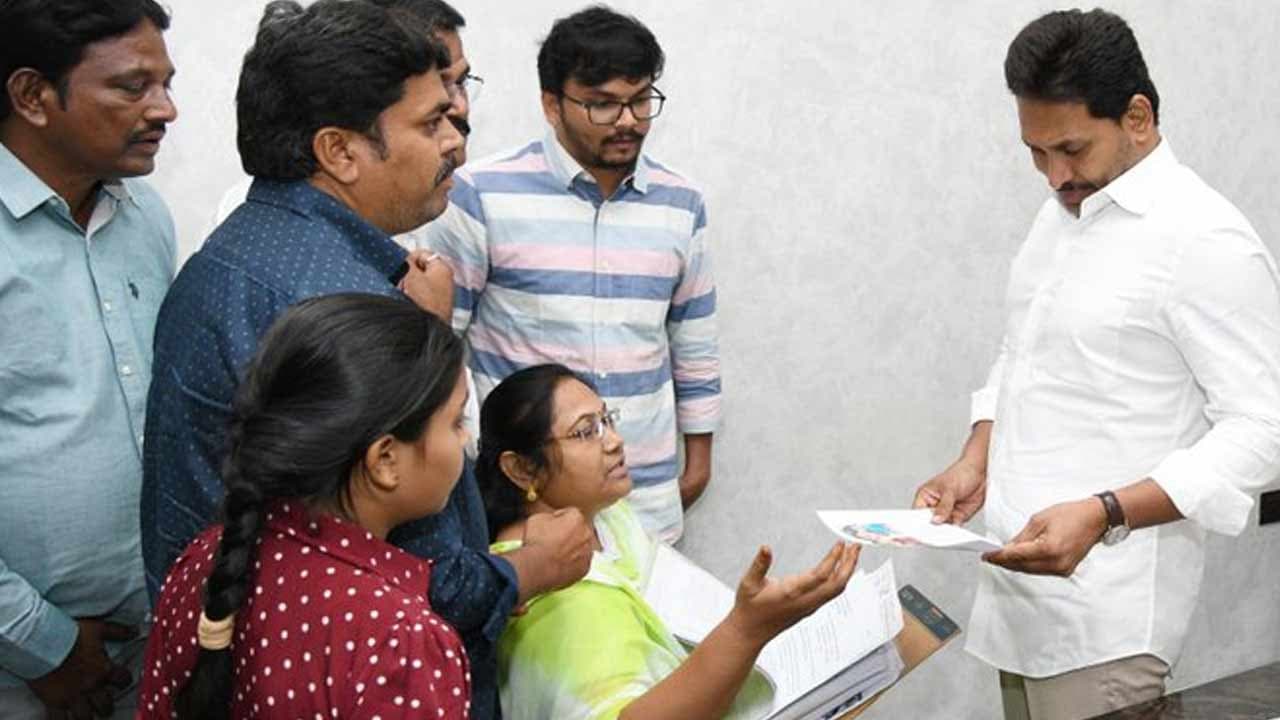 సుగాలి ప్రీతి కేసుపై వైఎస్ జగన్ సంచలన వ్యాఖ్యలు