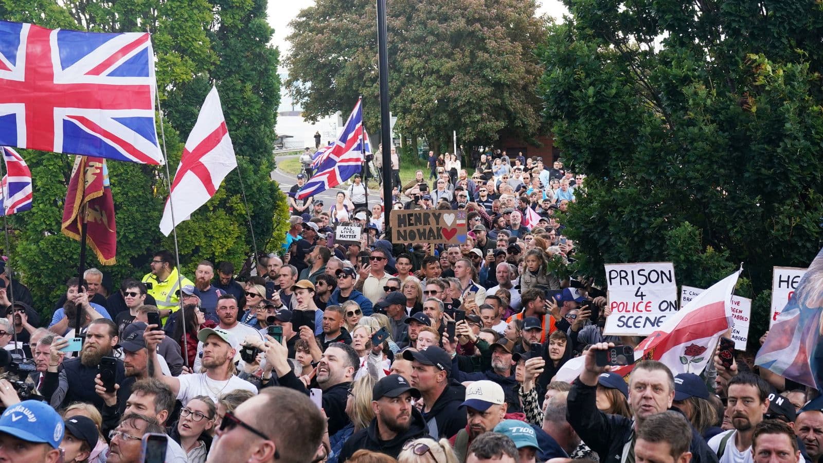Uk Police Face Backlash After Handcuffing Dying Teen Over Killers Racism Claim