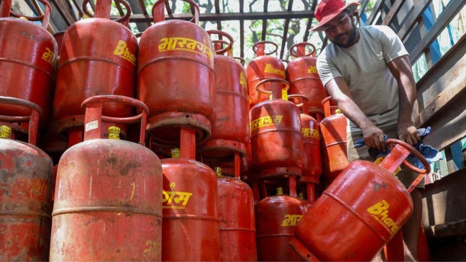 Commercial Lpg Prices Hiked Delhi Kolkata