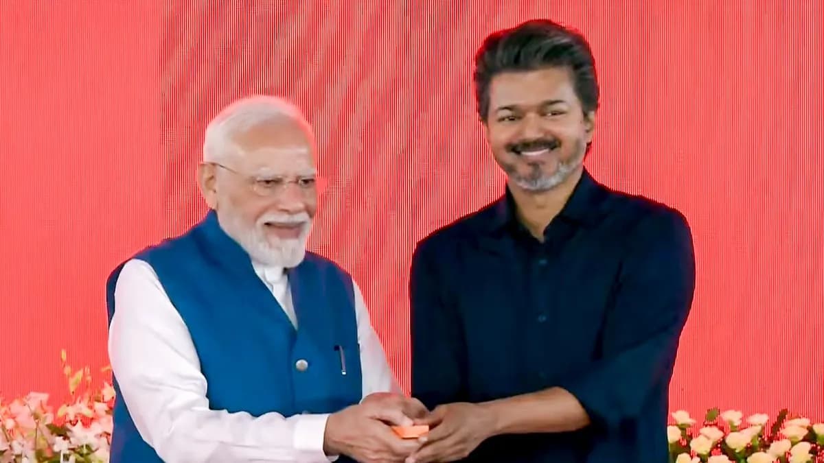 గోదావరి-కావేరి నదుల లింకేజీ, హోసూర్- బెంగళూరు మెట్రో రైల్: ప్రధాని మోదీకి విజయ్ ప్రతిపాదనలు గోదావరి-కావేరి నదుల లింకేజీ, హోసూర్- బెంగళూరు మెట్రో రైల్: ప్రధాని మోదీకి విజయ్ ప్రతిపాదనలు