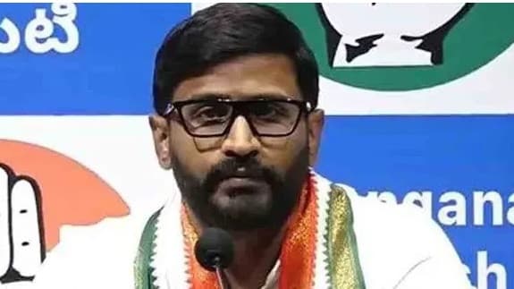 బాల్క సుమన్ పై పీడీ యాక్ట్ పెట్టాలి