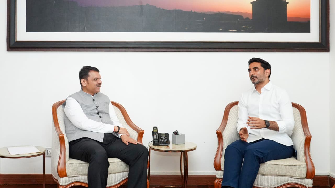 మహారాష్ట్ర ముఖ్యమంత్రి ఫడ్నవీస్ తో ఏపీ మంత్రి నారా లోకేష్ భేటీ
