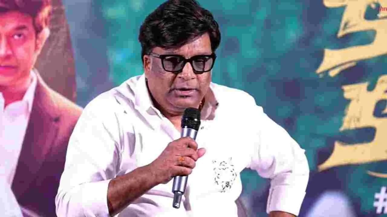 Kona Venkat: ఆ డైరెక్టర్స్ క్రిమినల్స్.. బ్యాన్ చేయాలి Kona Venkat: ఆ డైరెక్టర్స్ క్రిమినల్స్.. బ్యాన్ చేయాలి