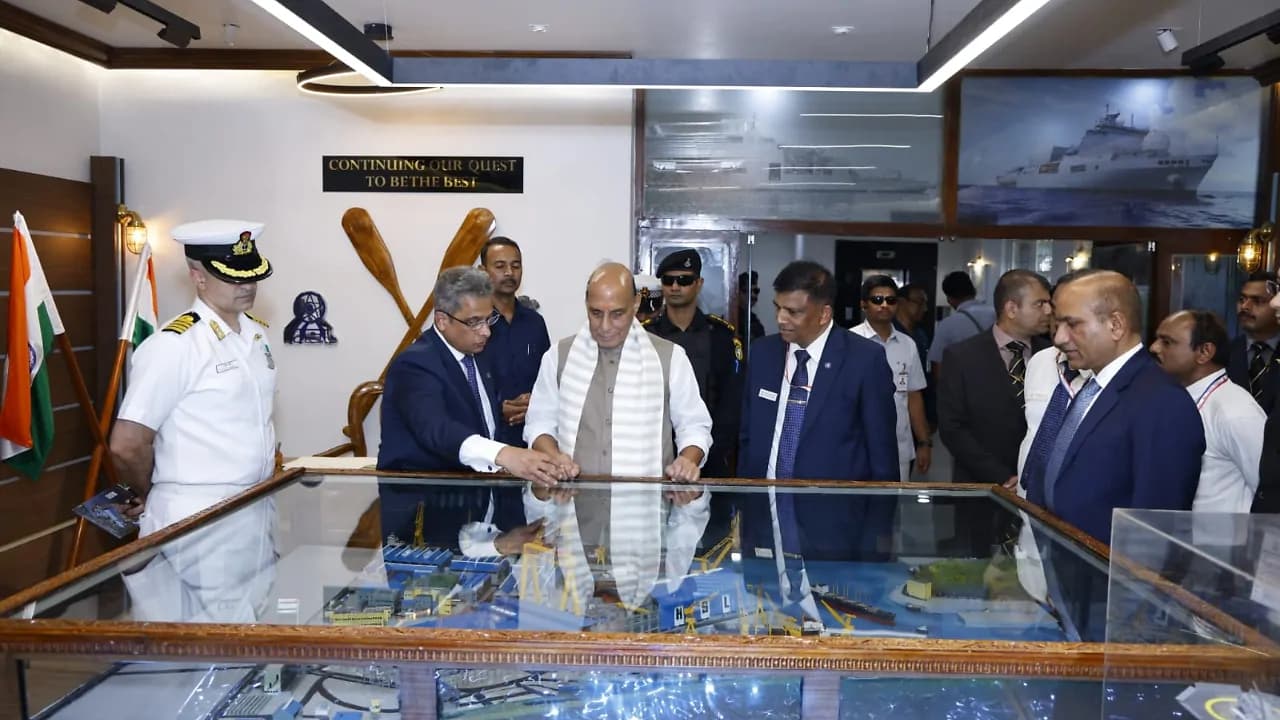 డిఫెన్స్ పీఎస్యూలో హెచ్ఎస్ఎల్ మేక్ ఇన్ ఇండియా గోలియత్ క్రేన్ ప్రారంభం – movies