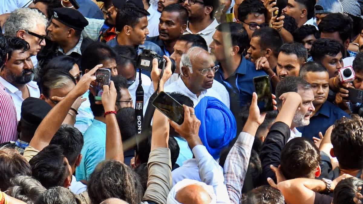 సీఈసీకి వ్యతిరేకంగా రాజ్ఘాట్ వద్ద ఇండీ కూటమి నేతల ఆందోళన – general