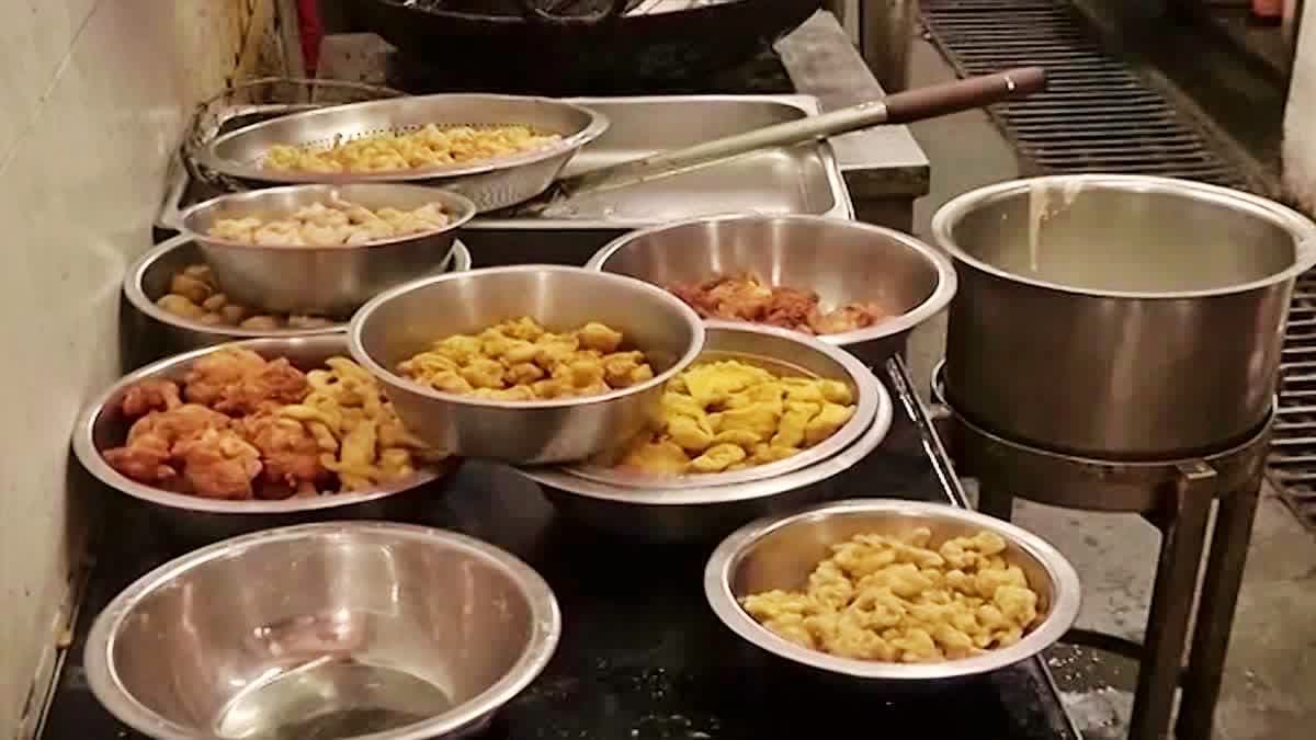 ప్రయాణంలో కల్తీ ఆహారమే దిక్కు - కుళ్లినా, బూజుపట్టినా చర్యలు నామమాత్రమే – general