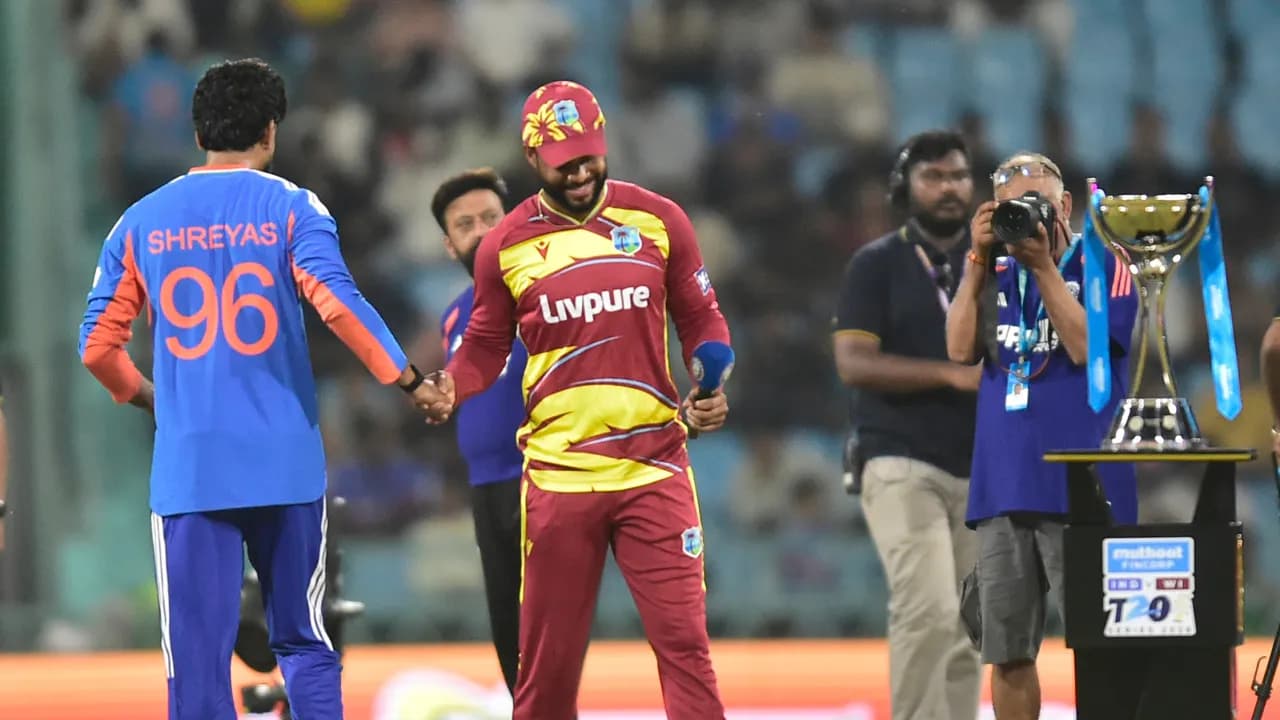 విండీస్ టాస్ గెలిచింది.. భారత్ బ్యాటింగ్ ప్రారంభం విండీస్ టాస్ గెలిచింది.. భారత్ బ్యాటింగ్ ప్రారంభం