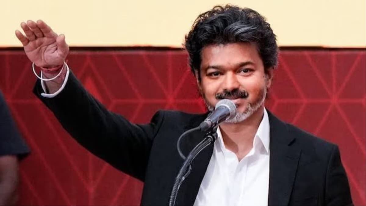 సీఎం గా విజయ్ తొలి ఎన్నికల పోరులో విజయం సాధించాడు సీఎం గా విజయ్ తొలి ఎన్నికల పోరులో విజయం సాధించాడు