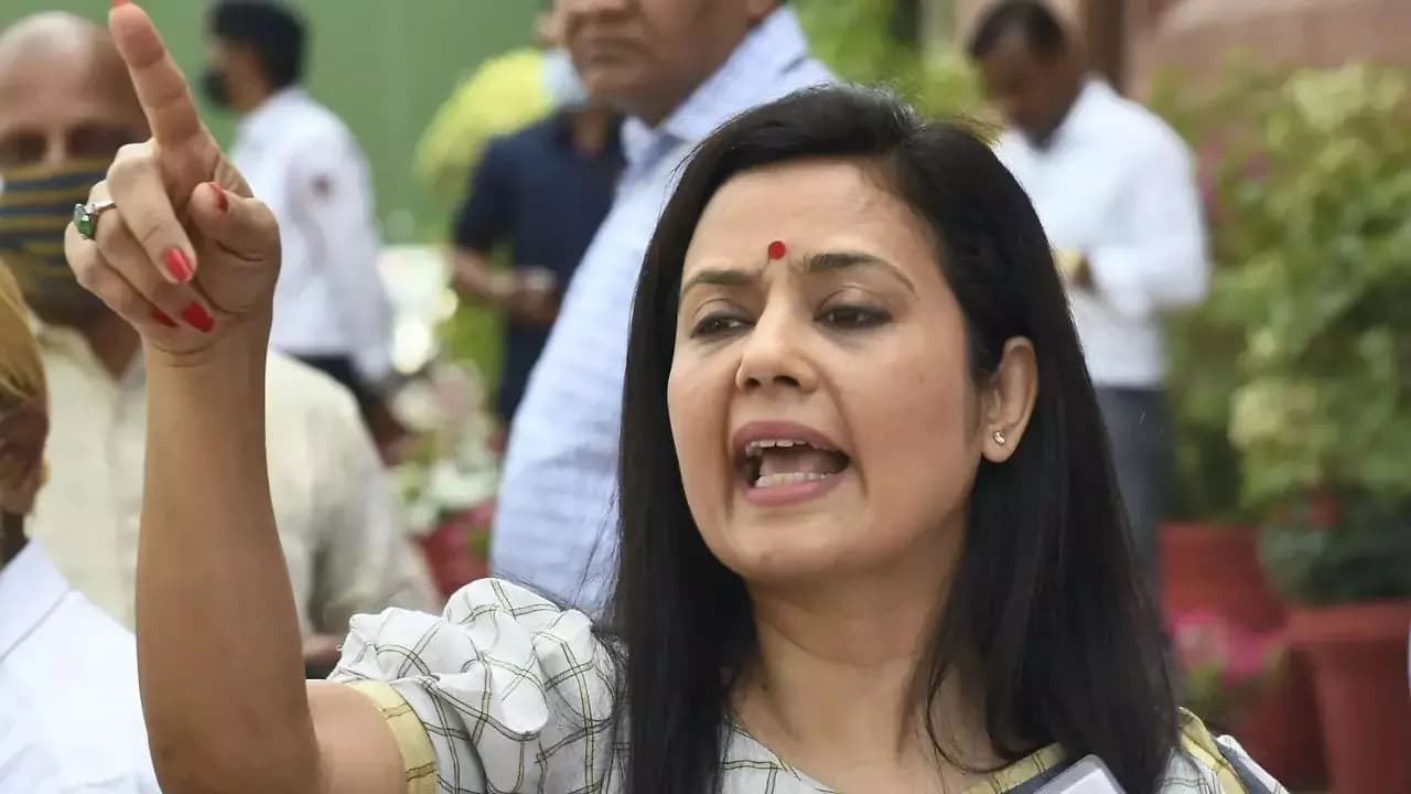 మహువా మోయిత్రా ఢిల్లీ ప్రభుత్వంపై విమర్శలు మహువా మోయిత్రా ఢిల్లీ ప్రభుత్వంపై విమర్శలు