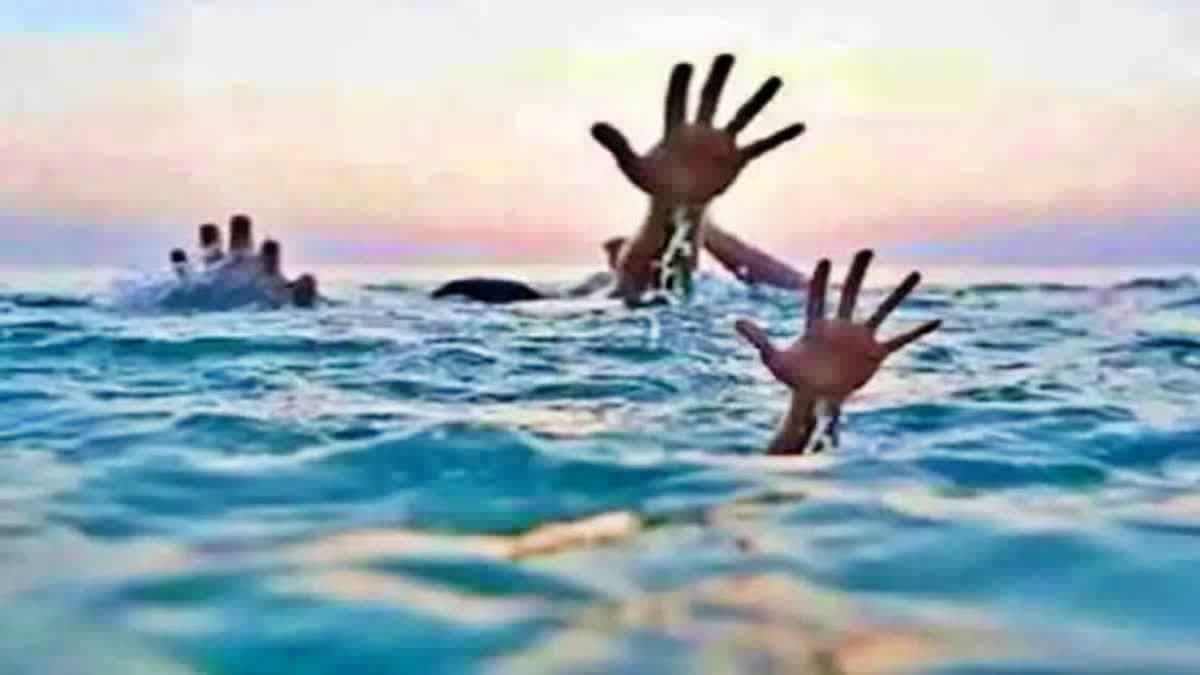 నవరాత్రుల సమయంలో విషాదం.. చెరువులో ముగ్గురు మృతి నవరాత్రుల సమయంలో విషాదం.. చెరువులో ముగ్గురు మృతి