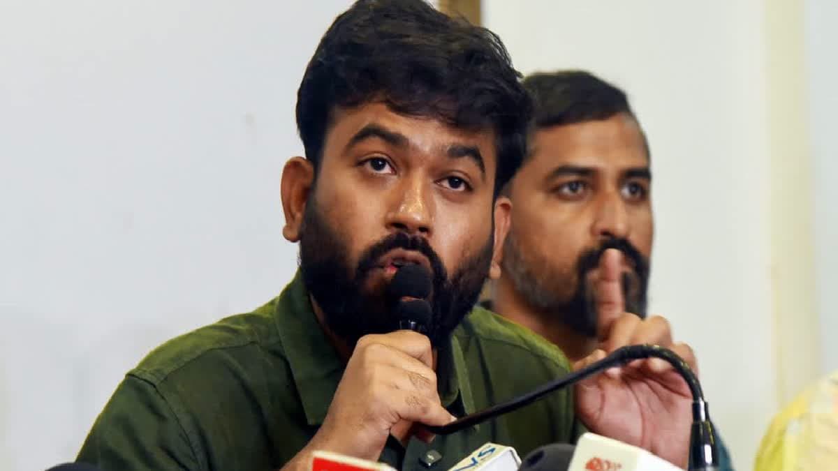 అభిజీత్ దీప్కే మోదీ సర్కార్పై తీవ్ర విమర్శలు అభిజీత్ దీప్కే మోదీ సర్కార్పై తీవ్ర విమర్శలు