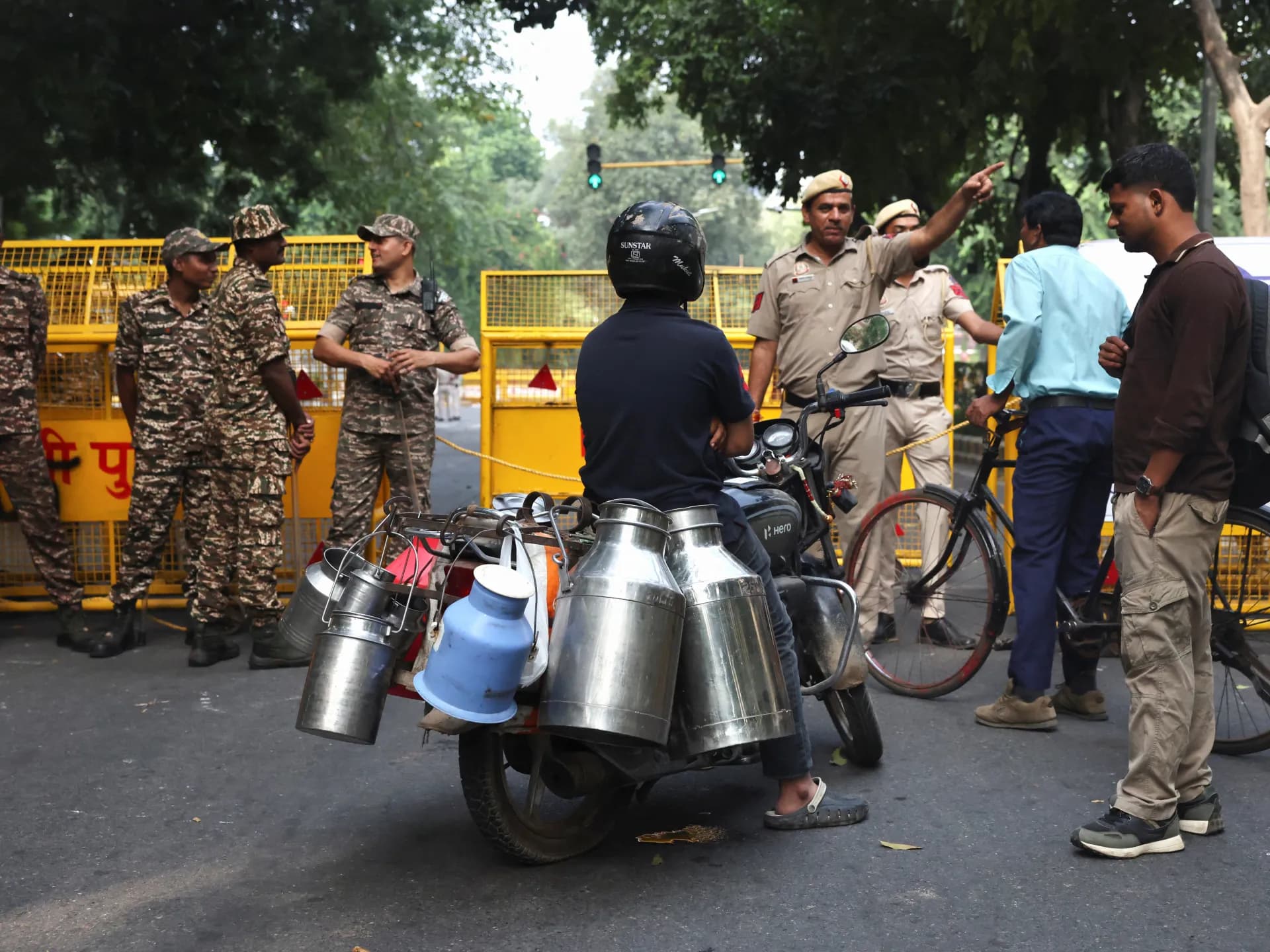 ప్రదర్శనల కోసం పోలీసులు కట్టుదిట్టమైన భద్రత – general