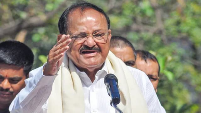 ఎన్నికల సంఘంపై రాజకీయ విమర్శలు: వెంకయ్యనాయుడు ఎన్నికల సంఘంపై రాజకీయ విమర్శలు: వెంకయ్యనాయుడు