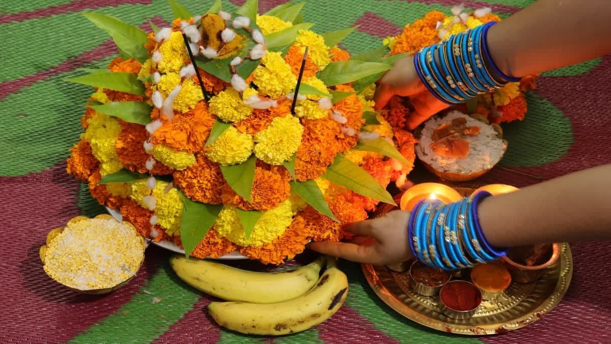 9 రోజులు కాదు నెల పాటు వేడుకలు - బతుకమ్మ అక్కడ కాస్త భిన్నం – general