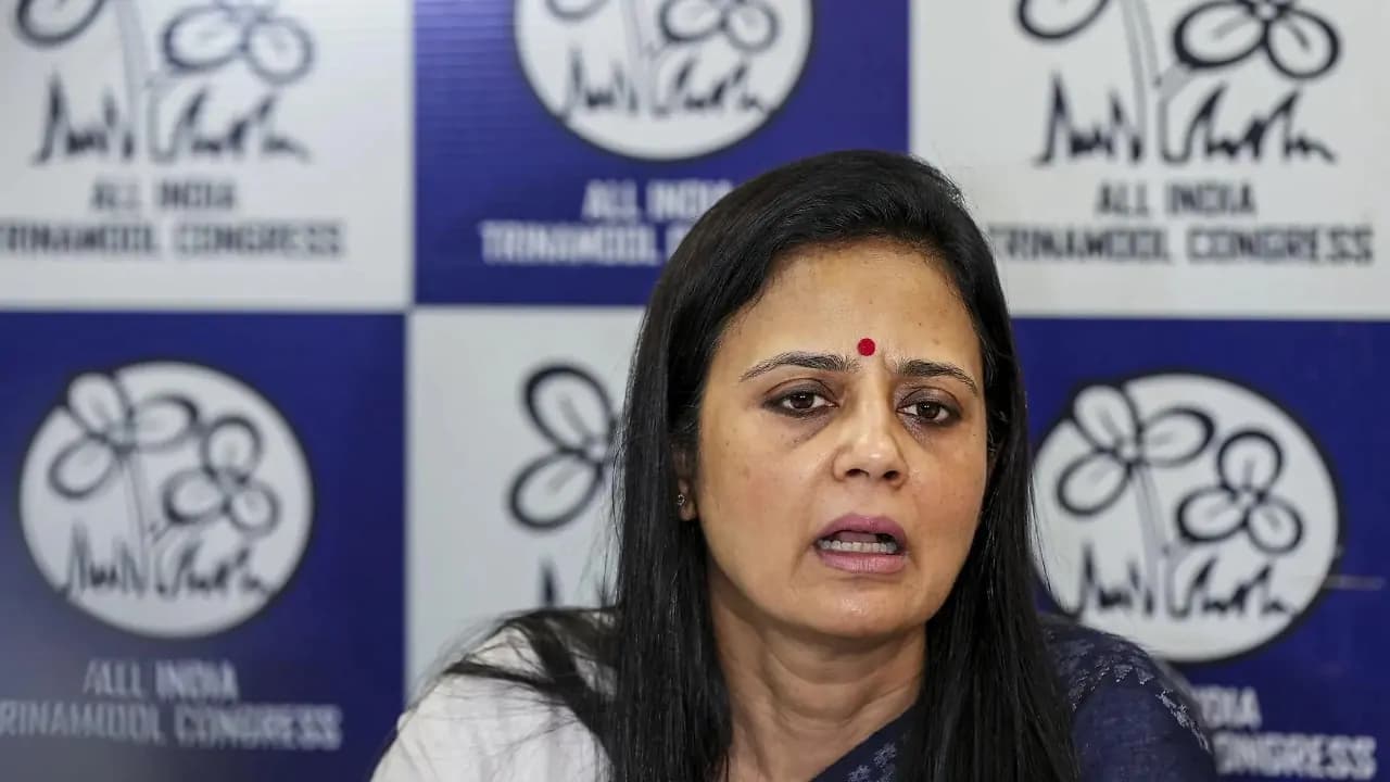 మహువా మోయిత్రకు మానోజ్ అగర్వాల్ నోటీసు మహువా మోయిత్రకు మానోజ్ అగర్వాల్ నోటీసు