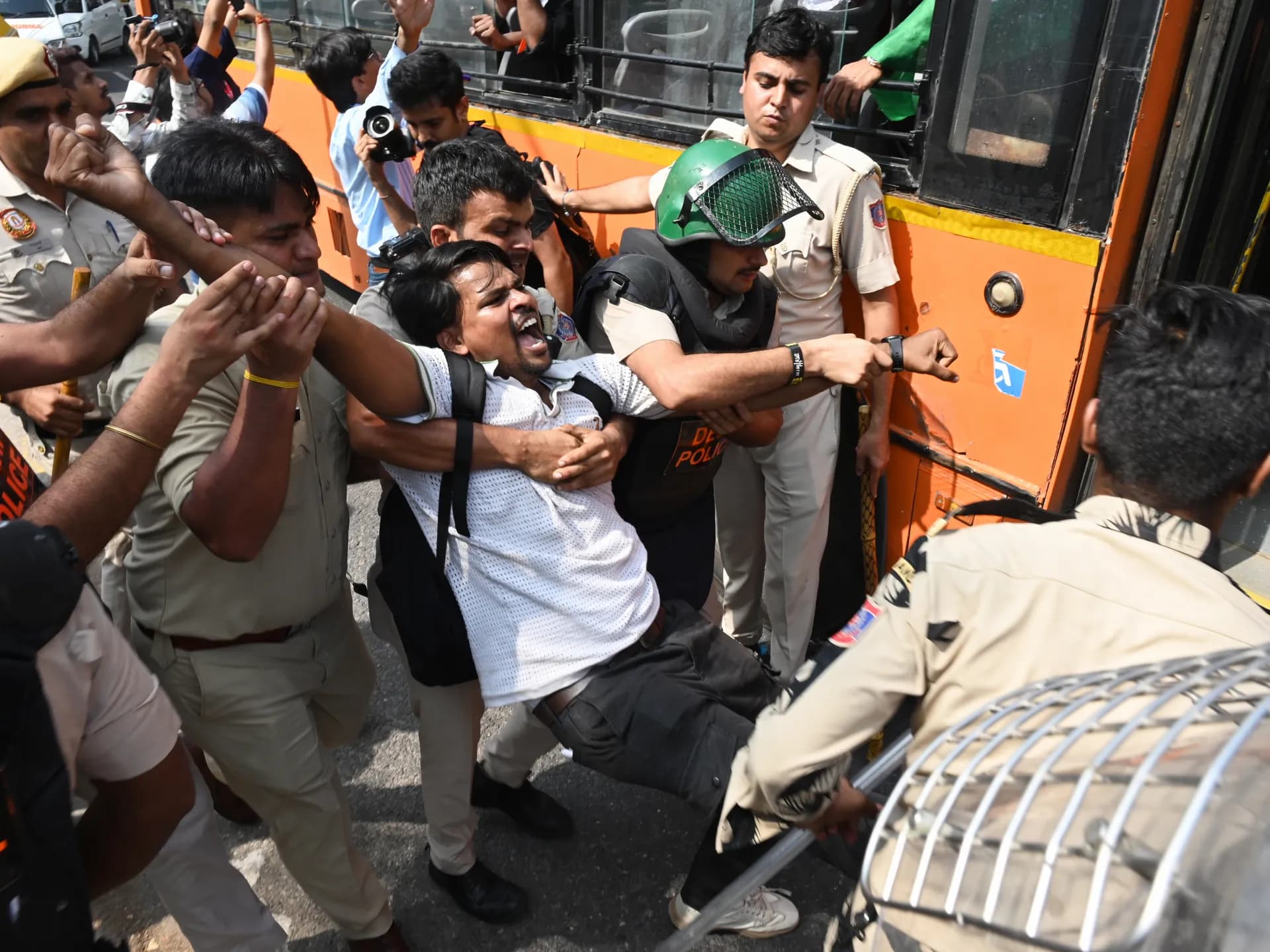 మోదీకి ఎదురైన సవాళ్లు – general