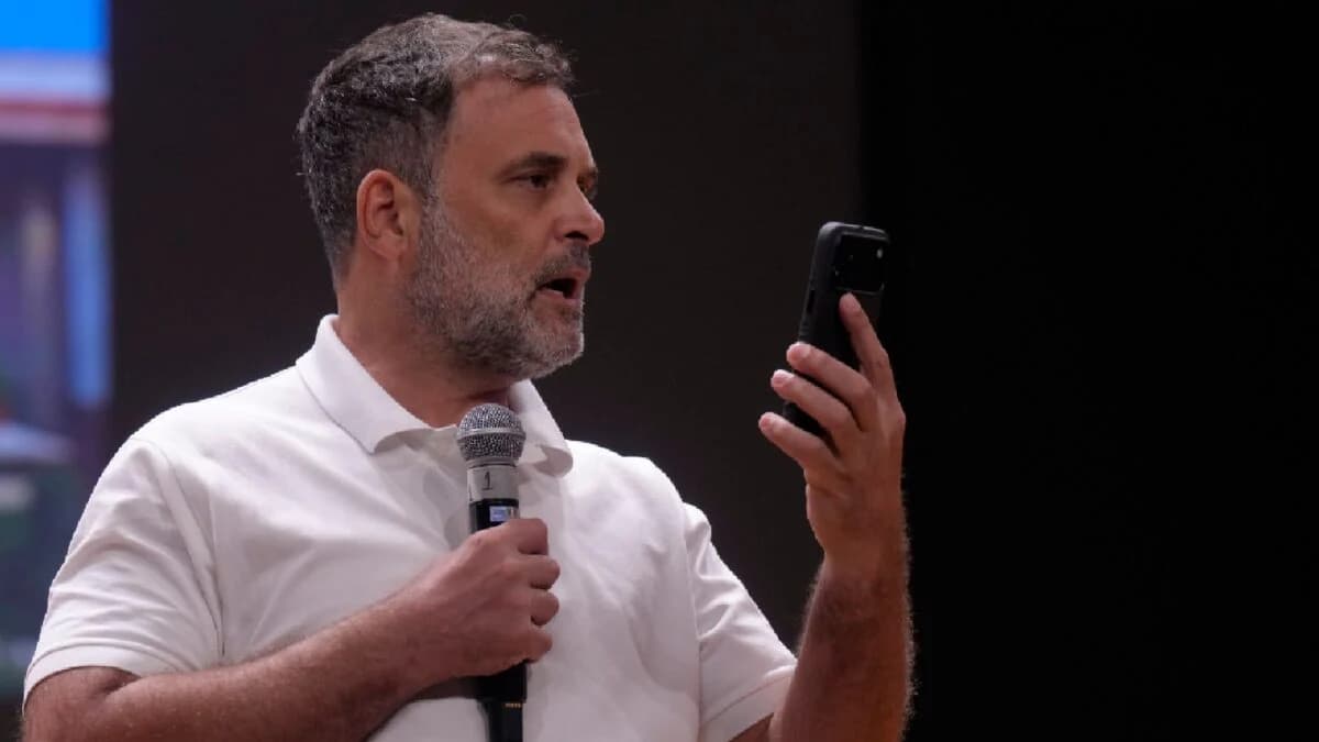 రాహుల్ గాంధీ ప్రభుత్వంపై విరుచుకుపడ్డారు రాహుల్ గాంధీ ప్రభుత్వంపై విరుచుకుపడ్డారు