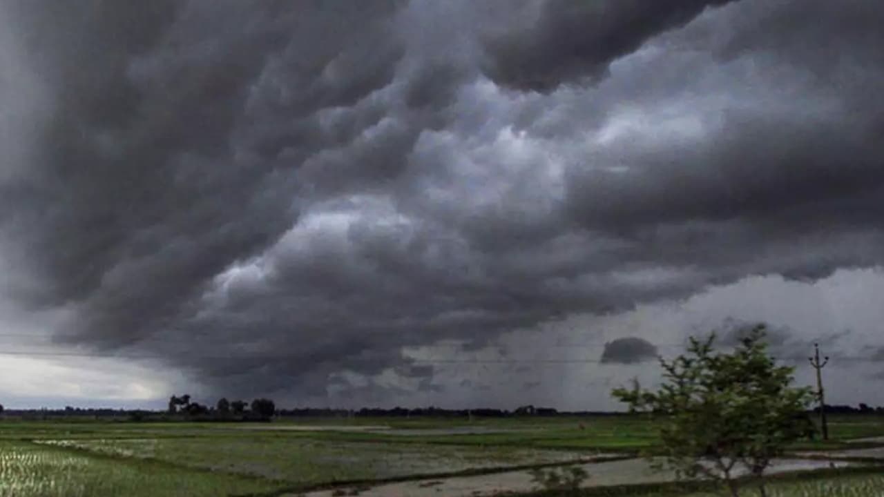 Meteorological Department Has Predicted Rains In Several Districts Of Ap Today And Tomorrow Hn 1092078