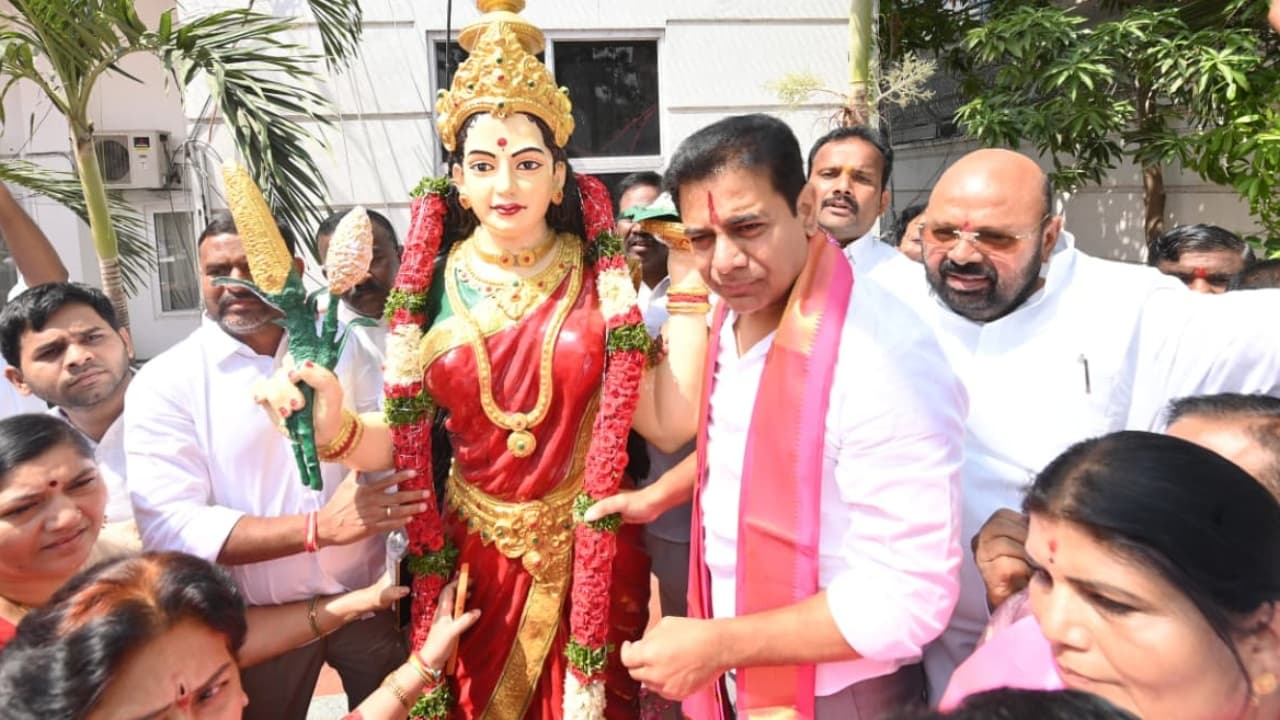 తెలంగాణ భవన్ లో రాష్ట్ర ఆవిర్భావ దినోత్సవ వేడుకలు.. కేటీఆర్ కీలక కామెంట్స్.. అందుకే సింహం తన కథ